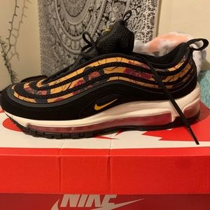 Nike air max se floral